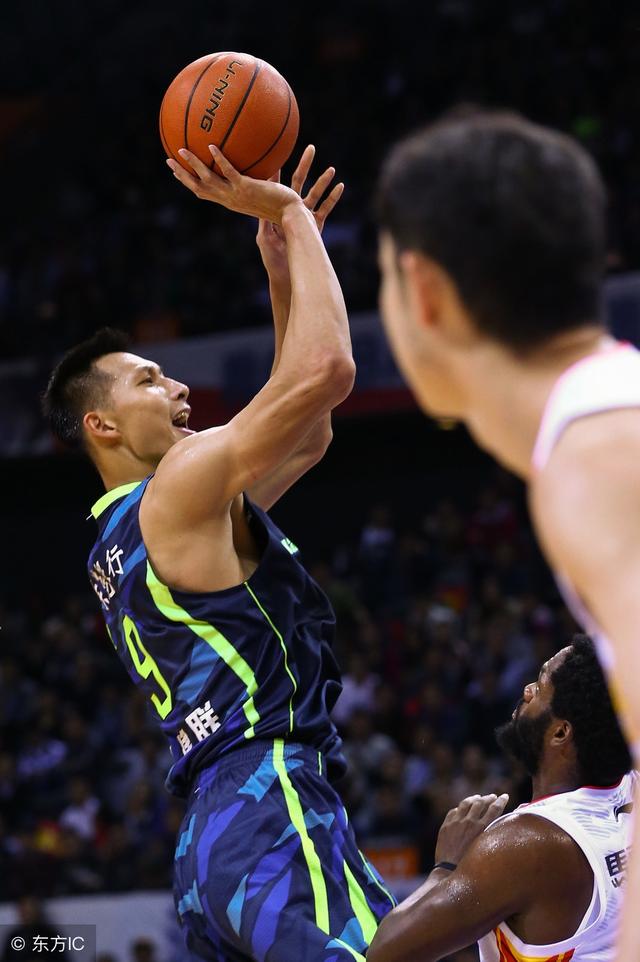 精彩进攻串联，一波几何轻松击败对手的简单介绍