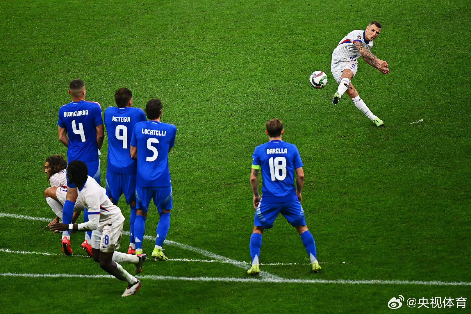 关于欧国联半决赛精彩纷呈，球迷热情高涨的信息